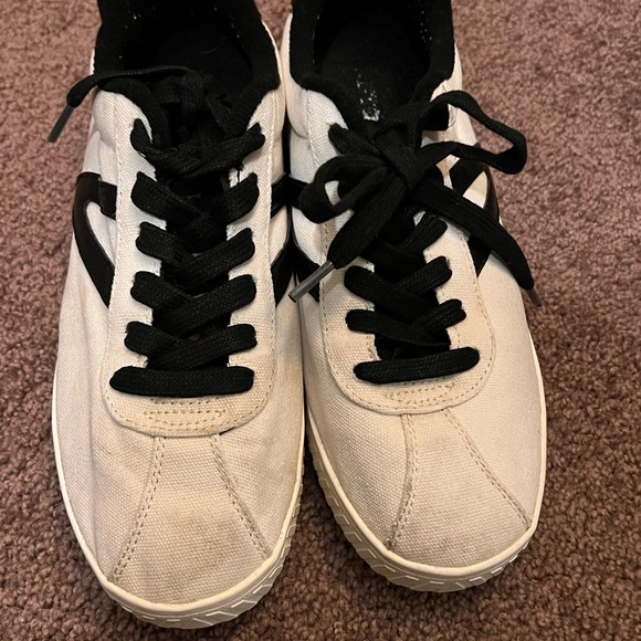 Tretorn shoes. Leopard accents - Picture 2 of 4